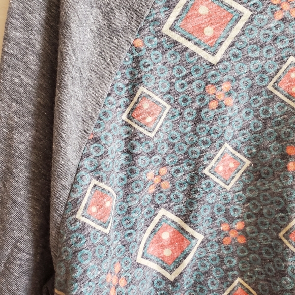 Distressed baseball style top - Picture 4 of 5